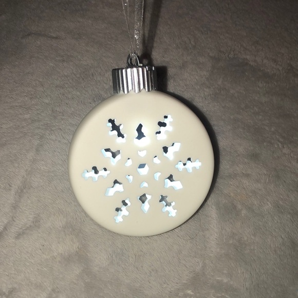 Light Up Christmas‎ Ornament Ceramic White Snowflake - Picture 1 of 14